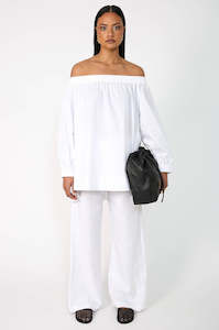 In Moochi: tense top / white