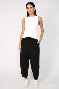 Cocoon Silhouette: furthering track pant / black