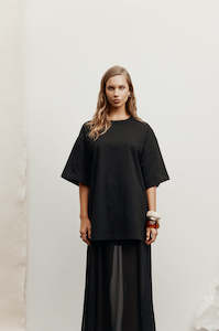 6 7: fronted longline tee / black