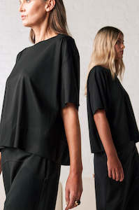 Key Pieces: boxed tee / black