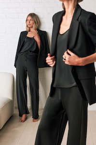 Key Pieces: frame bias pant / black