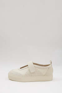 tab kicks / Parchment cream