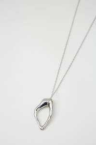spate long necklace / silver