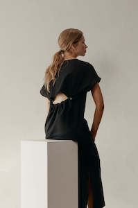 Dresses: switch dress / black