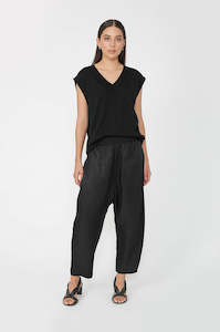 assume pant / black