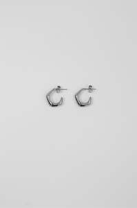 Earrings: corner earring / silver
