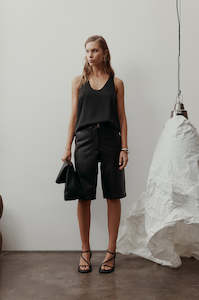 Shorts: luxe furtive short / black