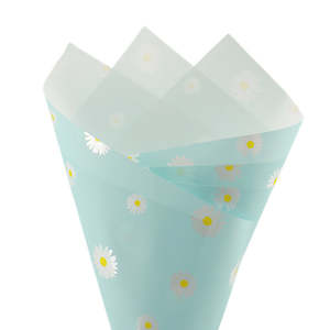 Oceans Fabric Floral Wrap: Pearlwrap Daisy Sheet 60cmx50cm (65mu) Pk/50 - Soft Green/White