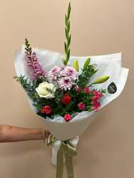 Floral Bouquets: Seasonal Mix