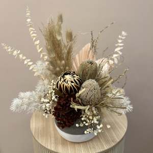 Dried Flowers: Earth Arrangement