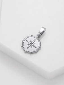 Jewellery/Necklaces: Compass Charm - Silver