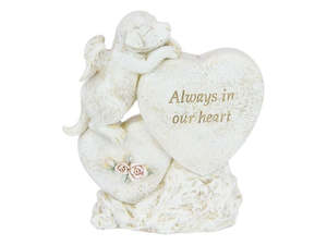 Giftware: 15.5cm Memorial Dog on Heart