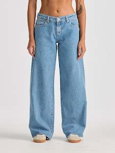 W Pants: WRANGLER LOW FARRAH - BLUE TEMPTATION