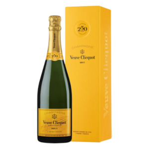 Champagne Sparkling: Veuve Clicquot Yellow Label Brut Champagne 750ml