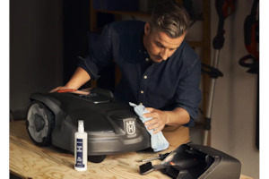 Accessories: Cleaning and Maintenance Kit