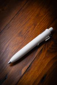 Pens: Gel Pen Uni-ball ONE - Yoghurt