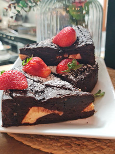 Products: Raspberry Cream Cheese Chocolate Brownie Tart 20cm www.munchpalmy.net