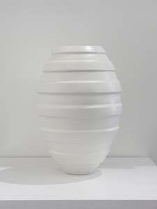 #25-6 MATT WHITE RIDGED VESSEL