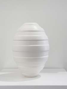 #25-4 MATT WHITE RIDGED VESSEL