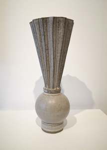 PIWAKAWAKA VASE - GREY