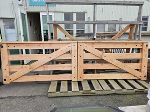New Zealand Oregon Pair Of Gates Musgroves