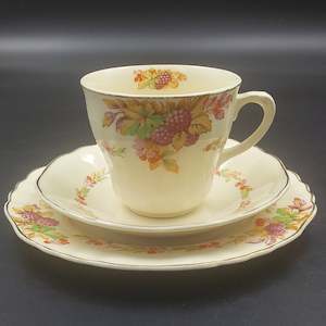 China Brand J G Meakin England: J & G Meakin - Leaves and Berries - Trio