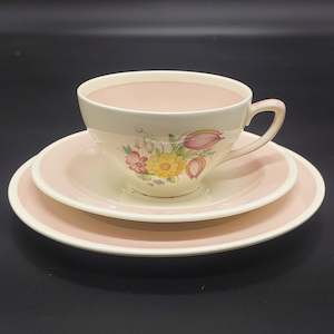Susie Cooper - Swansea Spray, Pink 1205 - Trio