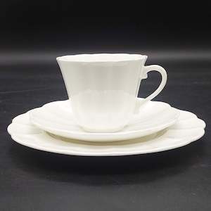 Tuscan - White with Petal-shaped Rim - Trio