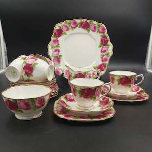 Royal Albert Old English Rose: Royal Albert - Old English Rose - 21-piece Tea Set, A