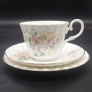 China Brands B: Blue Waters - Floral Spray - Trio