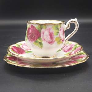 Royal Albert - Old English Rose 2735 - Trio: Hampton Cup, Square Side Plate