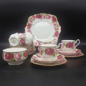 Royal Albert Old English Rose: Royal Albert - Old English Rose 4571 - 21-piece Tea Set, A