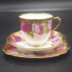 Royal Albert - Old English Rose 2735, Heavy Gold Rim - Trio: Countess Cup, Square Side Plate