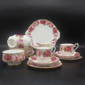 Royal Albert - Old English Rose, 4571 - 21-piece Tea Set, Oval Cake Plate
