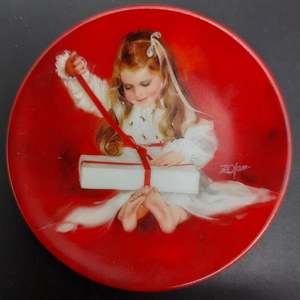 China Brands P: Pemberton & Oakes - Donald Zolan's A Gift for Laurie - Miniature Display Plate