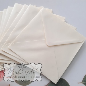 155mm Square Vanilla Cream Envelopes 95gsm (Pack of 25) END OF LINE