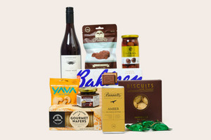 Epic Gift Box with Pinot Noir