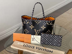 Bags: Louis Vuitton LE Monogram Giant Black Jungle Neverfull MM