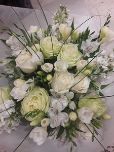 Products: White Bouquet – Myrrh & Co Florist Mt Maunganui