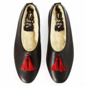 Luxury: Classic Black Leather Tassel Slippers - Women