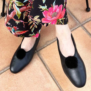 Luxury: Classic Leather Slippers - Black Pompom
