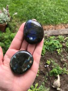 Labradorite Collection: Labradorite Palmstone