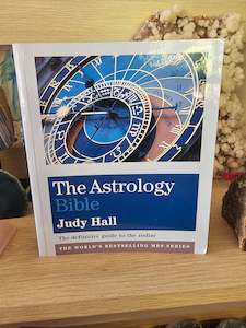 Oracle Cards Books: The Astrology Bible - Judy Hall