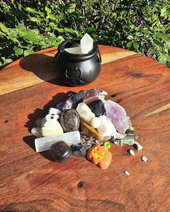 Halloween: Crystal Filled Cauldron