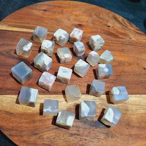 Tumble Stones: Flower Agate Cubes