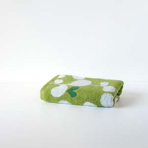 Heart Leaf Hand Towel in Green