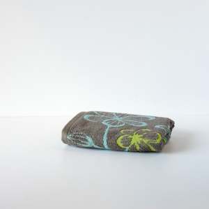 Flor Hand Towel in Grey & Green