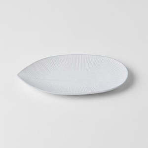 Snow Leaf Medium Oval Plate