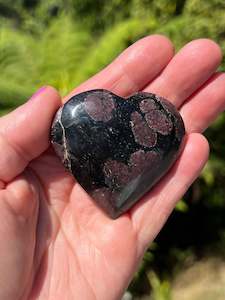 Almandine Garnet in Anthophyllite and Cordierite Heart
