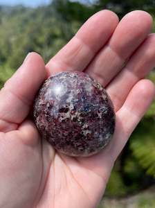 Garnet: Garnet-Grenatite Puffy Palm Stone